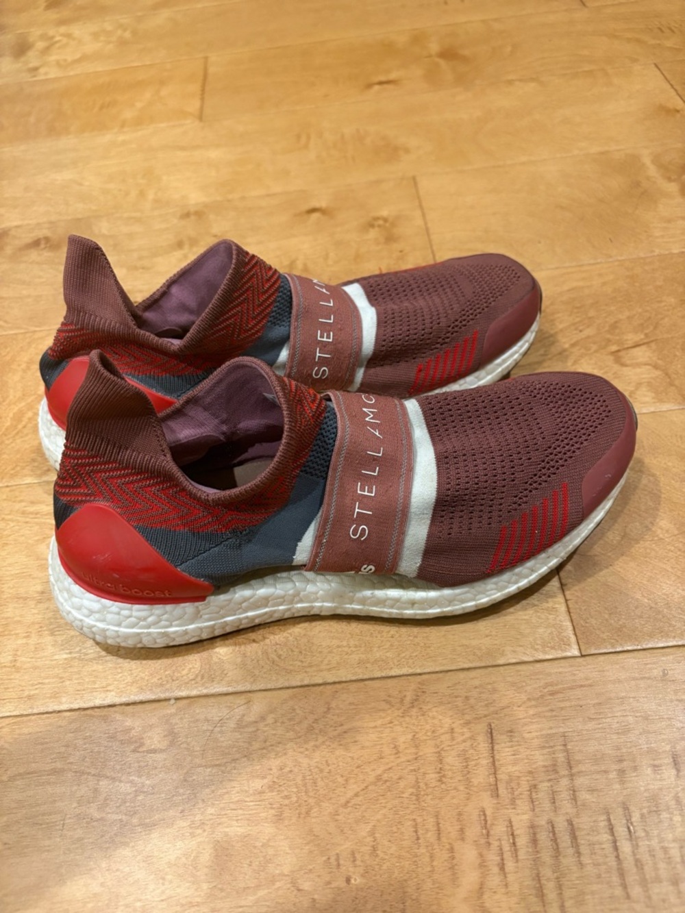 Adidas x Stella McCartney women’s
UltraBOOST X 3D sneakers red 8.5
